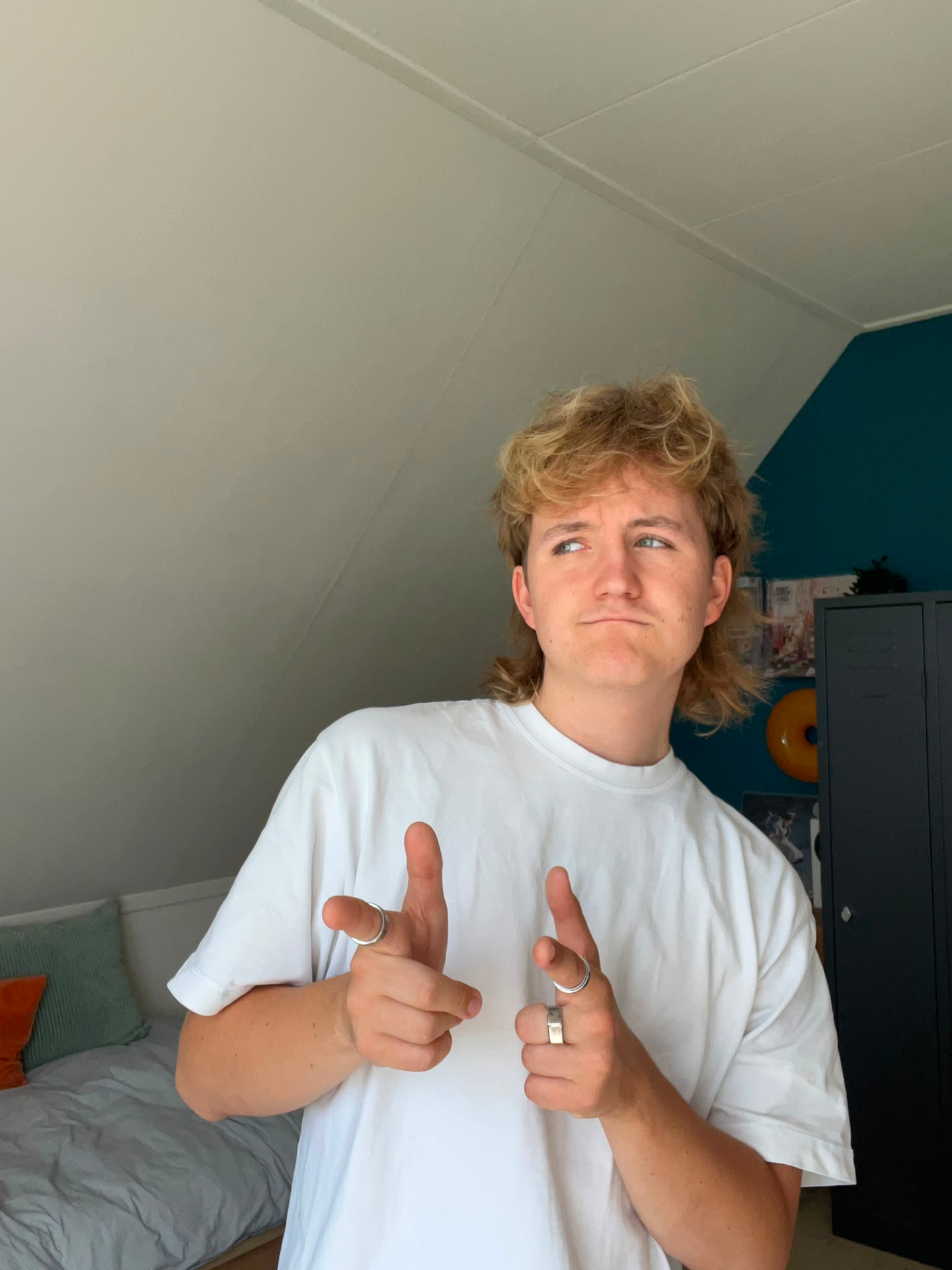 Jelle Monderman lachend in zijn werkkamer bij JM Artworks