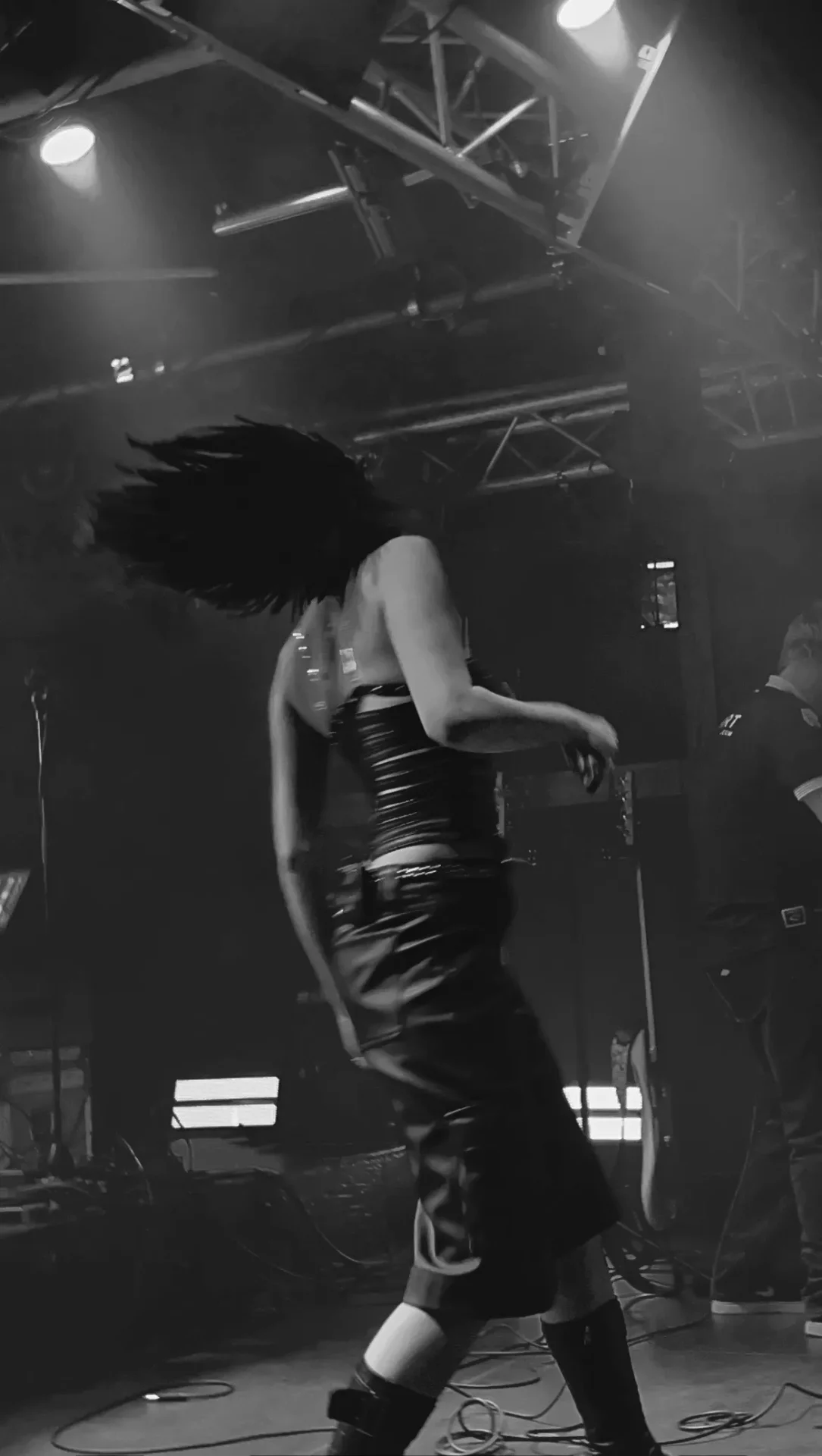 Jet van der Steen op het podium tijdens haar concert